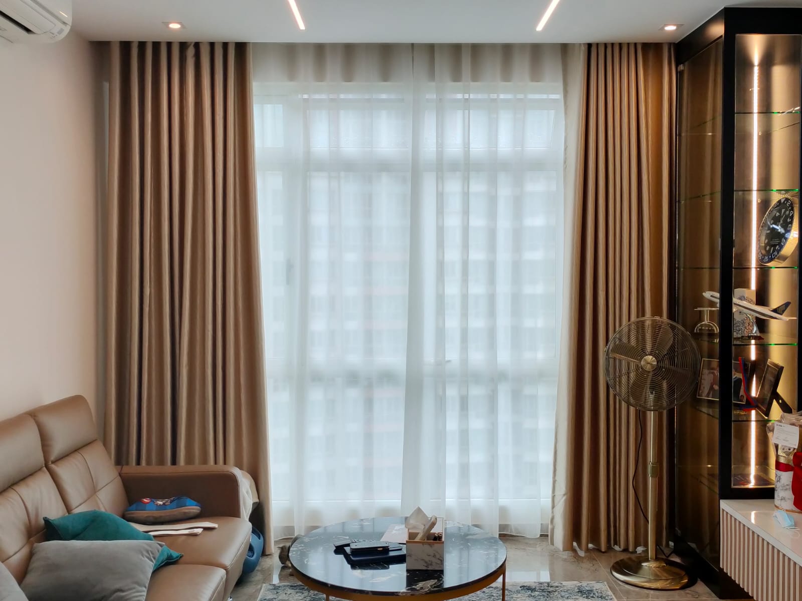 This is a Picture of Day and night curtain picture  for Singapore condo, living hall, day and night curtain, 25 Rose wood drive